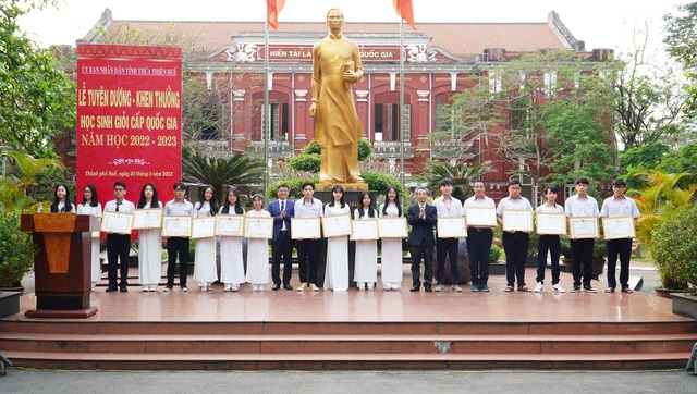 Thừa Thiên-Huế có 62 học sinh đạt giải trong kỳ thi học sinh giỏi quốc gia - Ảnh 2.