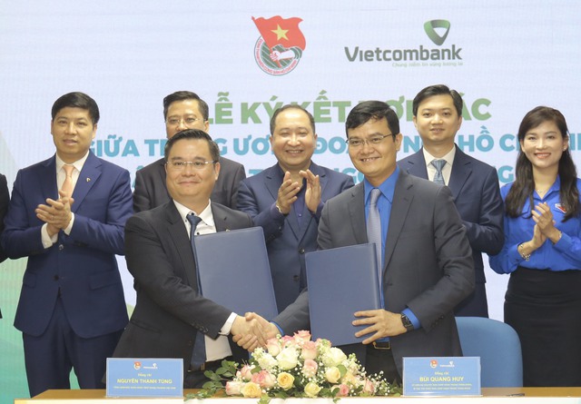 T.Ư Đoàn ký kết thỏa thuận hợp tác với Ngân hàng TMCP Ngoại thương Việt Nam - Ảnh 1.