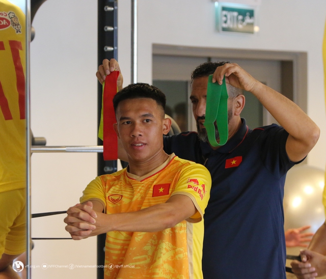 U.23 Việt Nam tập gym, U.23 Iraq sắp có 6 cầu thủ đang thi đấu tại châu Âu - Ảnh 11.