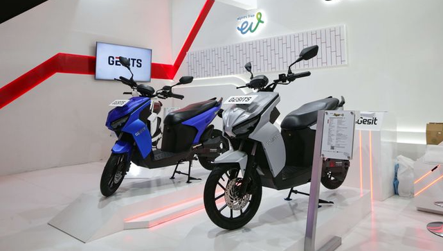 Người dân Indonesia được trợ giá gần 500 USD để mua xe máy điện - Ảnh 1.