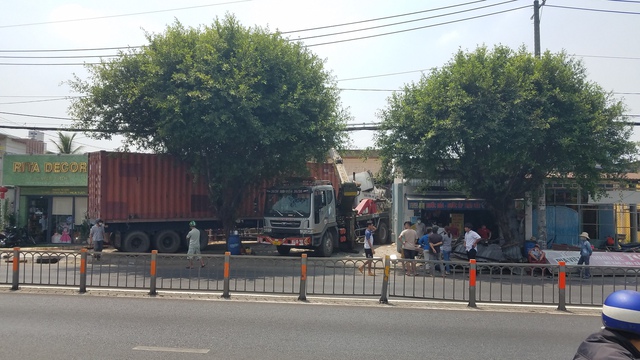 TP.HCM: Tài xế ngủ gật xe container lao vào nhà dân - Ảnh 1.