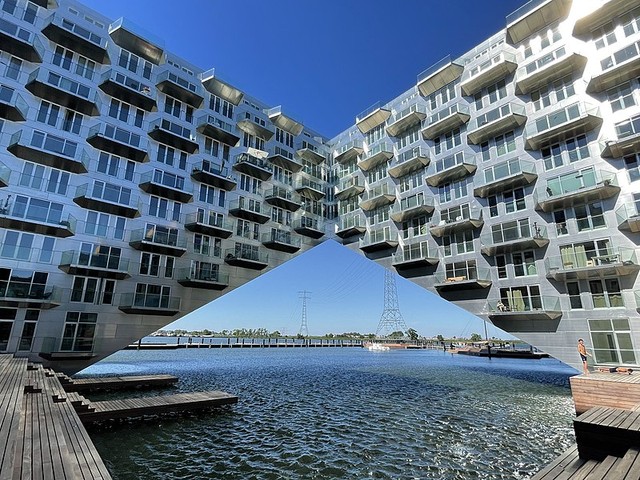 Tòa nhà dân cư nổi có kiến trúc trên mặt nước độc đáo ở Amsterdam - Ảnh 2.