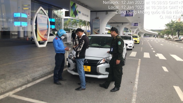 Lập tổ công tác, mở chiến dịch truy quét 'xe dù chặt chém' sân bay Đà Nẵng - Ảnh 3.