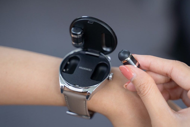 Khám phá đồng hồ thông minh 'độc lạ' tích hợp tai nghe nhét tai Huawei Watch Buds - Ảnh 1.