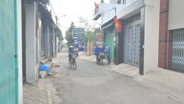 TP.HCM: Người đàn ông bị giật điện thoại ngay cửa nhà - Ảnh 2.