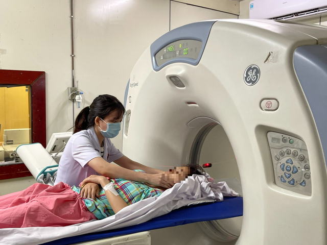 Bệnh viện Chợ Rẫy sửa xong máy CT-Scanner cấp cứu, 3 máy xạ trị, 2 máy MRI - Ảnh 6.