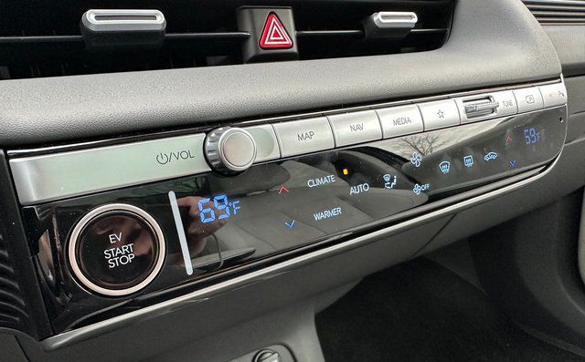 Hyundai sẽ không đưa tất cả các nút điều khiển chức năng vào màn hình cảm ứng - Ảnh 1.