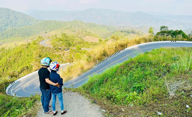 Vợ chồng Việt 'phượt' xe máy xuyên Campuchia, Thái Lan trong 30 ngày - Ảnh 1.