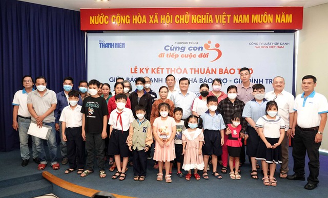 Cùng con đi tiếp cuộc đời:Vòng tay người Việt ở nước ngoài nâng niu trẻ mồ côi - Ảnh 1.