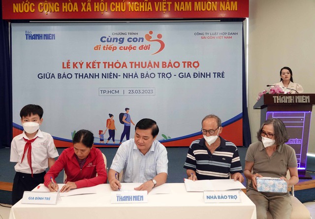 Cùng con đi tiếp cuộc đời:Vòng tay người Việt ở nước ngoài nâng niu trẻ mồ côi - Ảnh 2.
