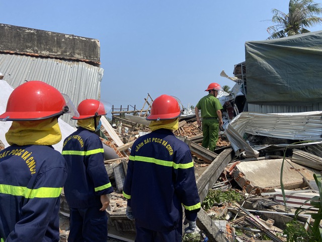 Tai nạn kinh hoàng tại QL1 qua Khánh Hòa, nhiều người thương vong - Ảnh 3.