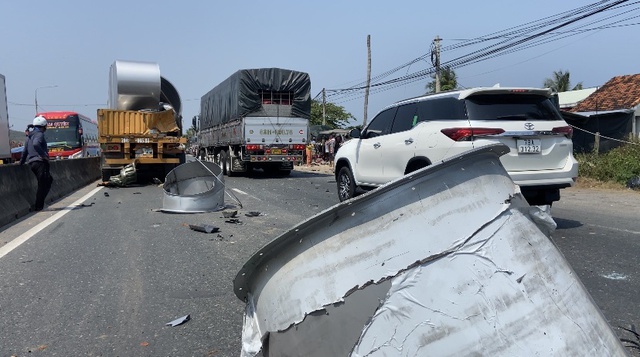 Vụ tai nạn giao thông trên QL1 qua Khánh Hòa: 2 người bị thương nặng - Ảnh 2.