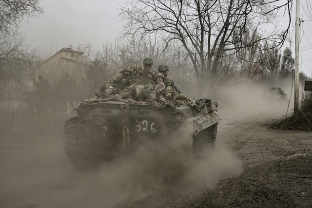 Chiến sự Ukraine ngày 394: Nga đẩy mạnh tấn công, cảnh báo hạt nhân - Ảnh 2.