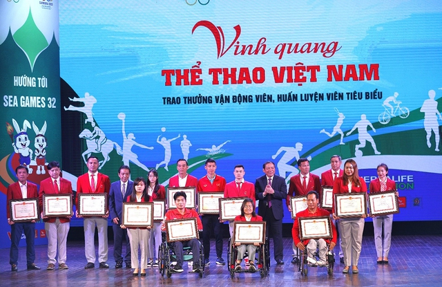 Các vận động viên, huấn luyện viên được vinh danh trong chương trình &quot;Vinh quang thể thao Việt Nam&quot;