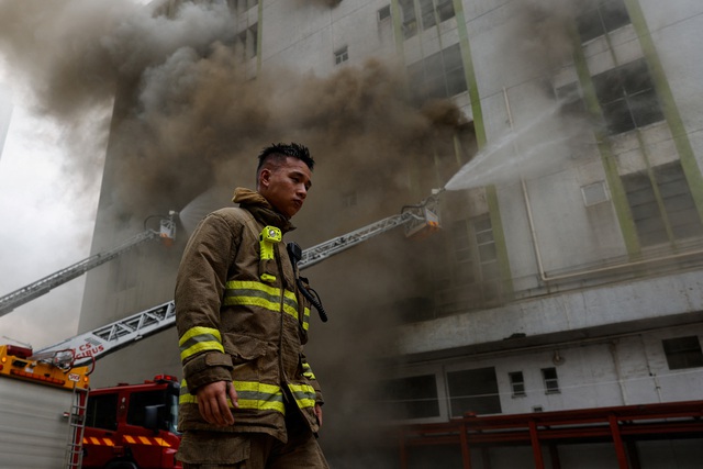 Cháy nhà kho tại Hồng Kông, hơn 3.000 người sơ tán - Ảnh 3.