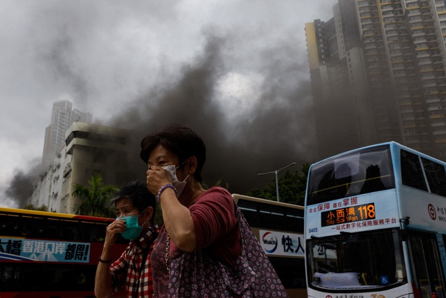 Cháy nhà kho tại Hồng Kông, hơn 3.000 người sơ tán - Ảnh 4.