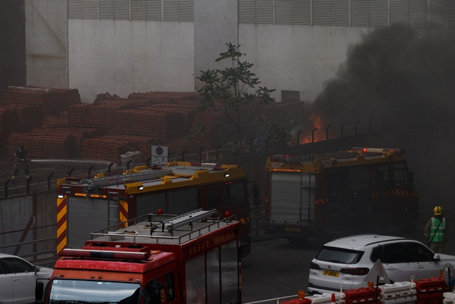 Cháy nhà kho tại Hồng Kông, hơn 3.000 người sơ tán - Ảnh 5.
