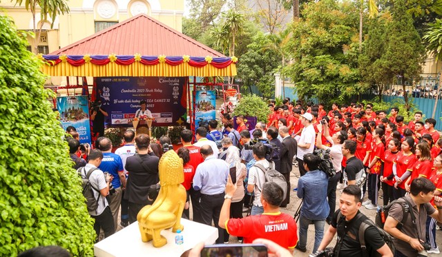 Ngọn đuốc SEA Games 32 khởi động hành trình Đông Nam Á xuất phát từ Hà Nội - Ảnh 6.