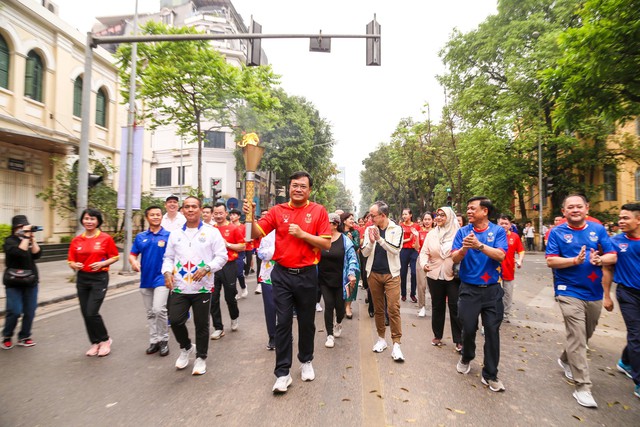 Ngọn đuốc SEA Games 32 khởi động hành trình Đông Nam Á xuất phát từ Hà Nội - Ảnh 8.