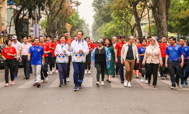 Ngọn đuốc SEA Games 32 khởi động hành trình Đông Nam Á xuất phát từ Hà Nội - Ảnh 7.