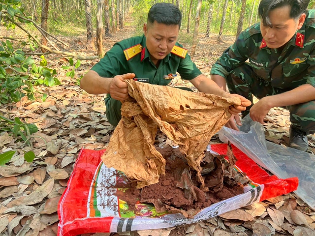 Bình Phước: Phát hiện, quy tập 13 hài cốt liệt sĩ tại TX.Bình Long - Ảnh 4.