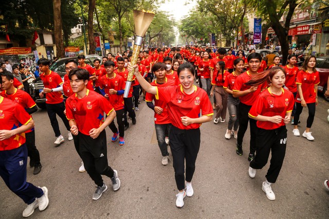 Ngọn đuốc SEA Games 32 khởi động hành trình Đông Nam Á xuất phát từ Hà Nội - Ảnh 10.