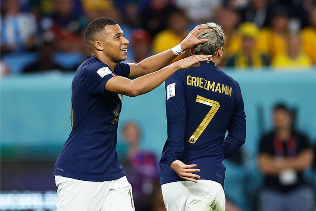 Mbappe lên tiếng về chiếc băng thủ quân gây tranh cãi với Antoine Griezmann - Ảnh 1.