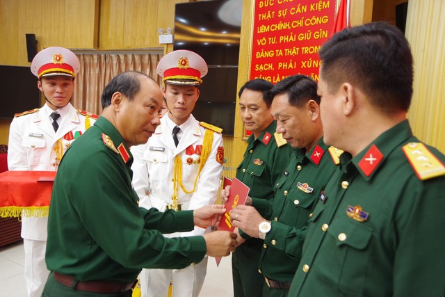 Quân khu 4 bổ nhiệm, điều động 2 Chỉ huy Bộ CHQS tỉnh Thừa Thiên - Huế - Ảnh 1.