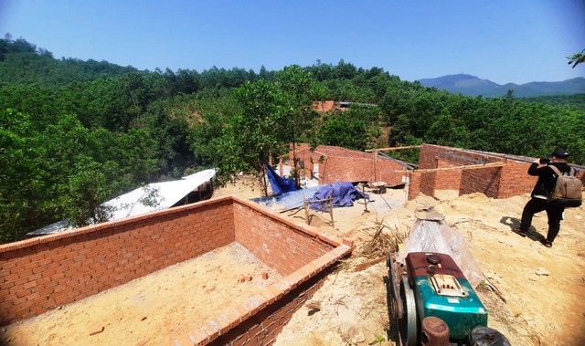 Người dân Quảng Nam ồ ạt xây nhà trái phép đón đầu dự án chờ… đền bù - Ảnh 1.