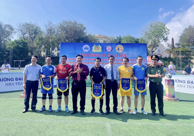 Khánh Hòa tổ chức giải bóng đá giao hữu chào mừng ngày thành lập Đoàn   - Ảnh 2.