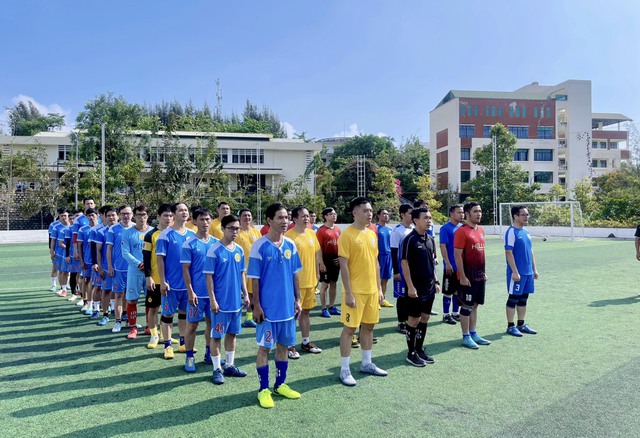 Khánh Hòa tổ chức giải bóng đá giao hữu chào mừng ngày thành lập Đoàn   - Ảnh 1.