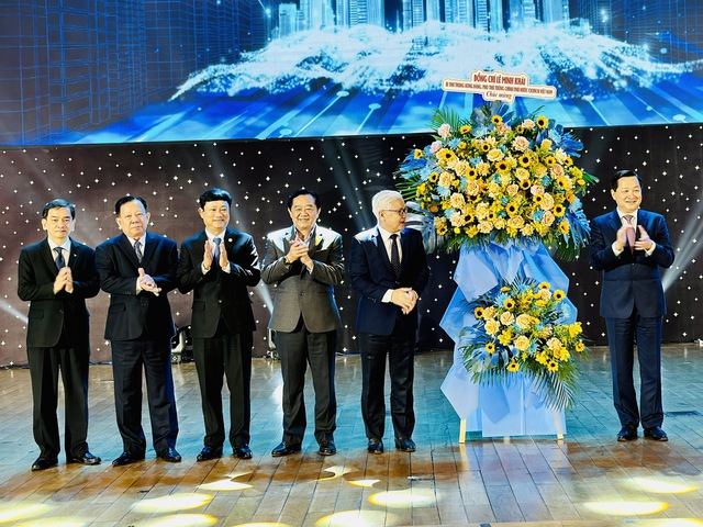 Phó thủ tướng Lê Minh Khái đề nghị Bình Dương phát triển KCN thông minh - Ảnh 3.
