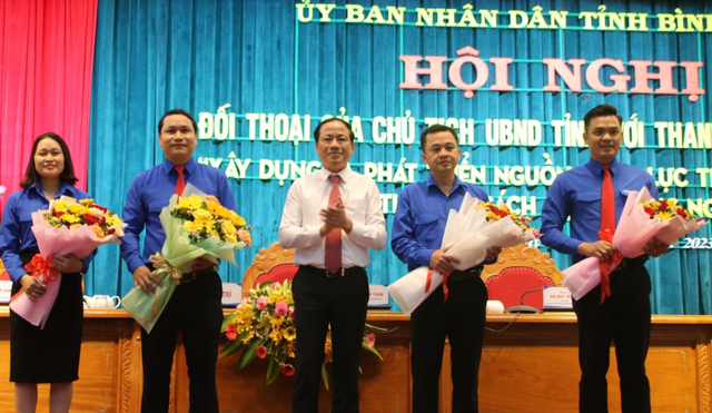 Chủ tịch tỉnh Bình Định nói về trách nhiệm của thanh niên đối với chuyển đổi số - Ảnh 4.
