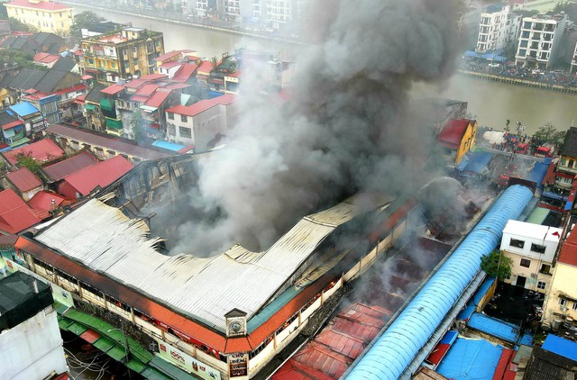 Hải Phòng xem xét xây lại chợ Tam Bạc bị cháy tại vị trí mới - Ảnh 1.