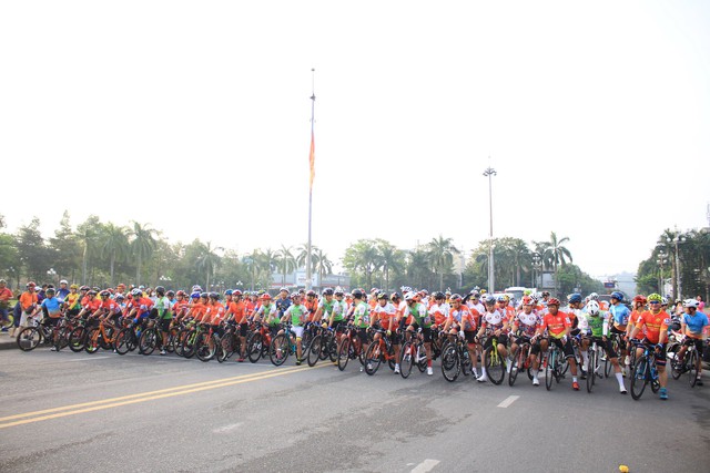 Quảng Ngãi: 117 vận động viên tham gia giải đua xe đạp “Bên bờ sông Trà” - Ảnh 1.