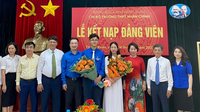 Hai đoàn viên ưu tú là học sinh THPT được kết nạp Đảng  - Ảnh 1.