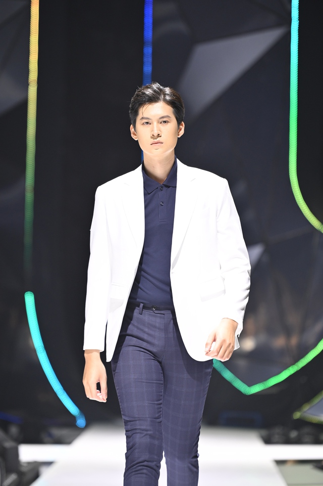 H’Hen Nie diện style cá tính, gợi cảm tại Fashion show có Denis Đặng là vedette  - Ảnh 6.