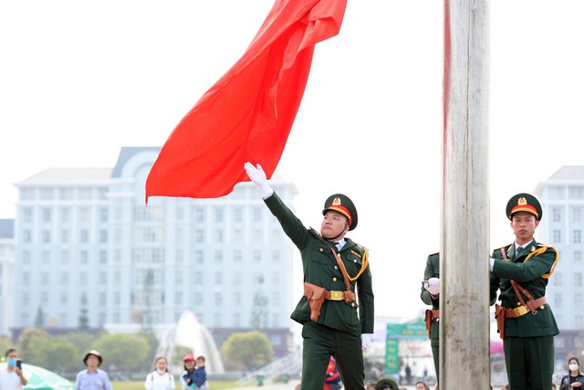 Xúc động Lễ thượng cờ Tổ quốc tại Tiền Phong Marathon 2023 - Ảnh 4.