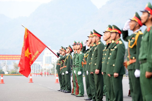 Xúc động Lễ thượng cờ Tổ quốc tại Tiền Phong Marathon 2023 - Ảnh 5.