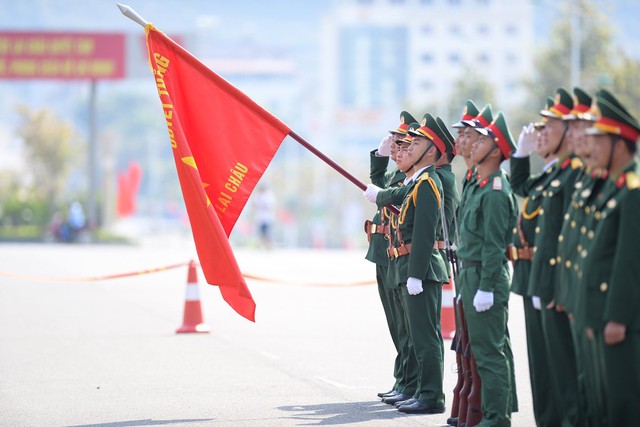 Xúc động Lễ thượng cờ Tổ quốc tại Tiền Phong Marathon 2023 - Ảnh 8.