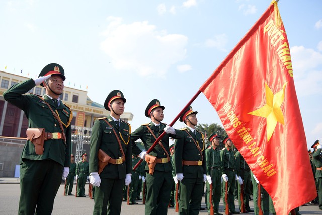 Xúc động Lễ thượng cờ Tổ quốc tại Tiền Phong Marathon 2023 - Ảnh 9.