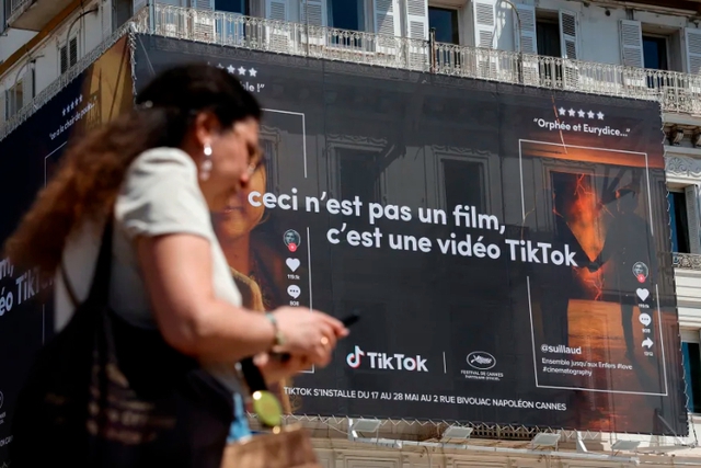 Pháp cấm TikTok và một loạt ứng dụng giải trí trên điện thoại chính phủ - Ảnh 1.