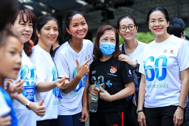 Hoa hậu H’Hen Nie tham gia chạy bộ chào mừng Ngày thành lập Đoàn 26.3 - Ảnh 2.