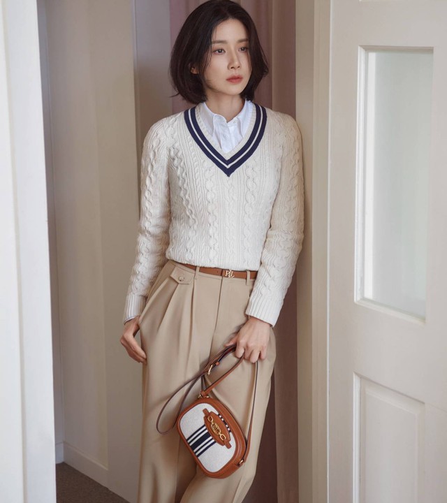 Diễn viên 'Agency'- Lee Bo Young khoe gu thời trang thanh lịch - Ảnh 8.