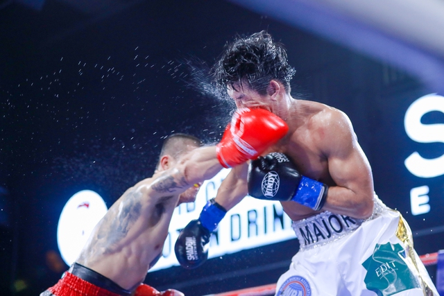 'Nam vương boxing' Trương Đình Hoàng hạ võ sĩ Hàn Quốc giữ đai WBA châu Á - Ảnh 1.