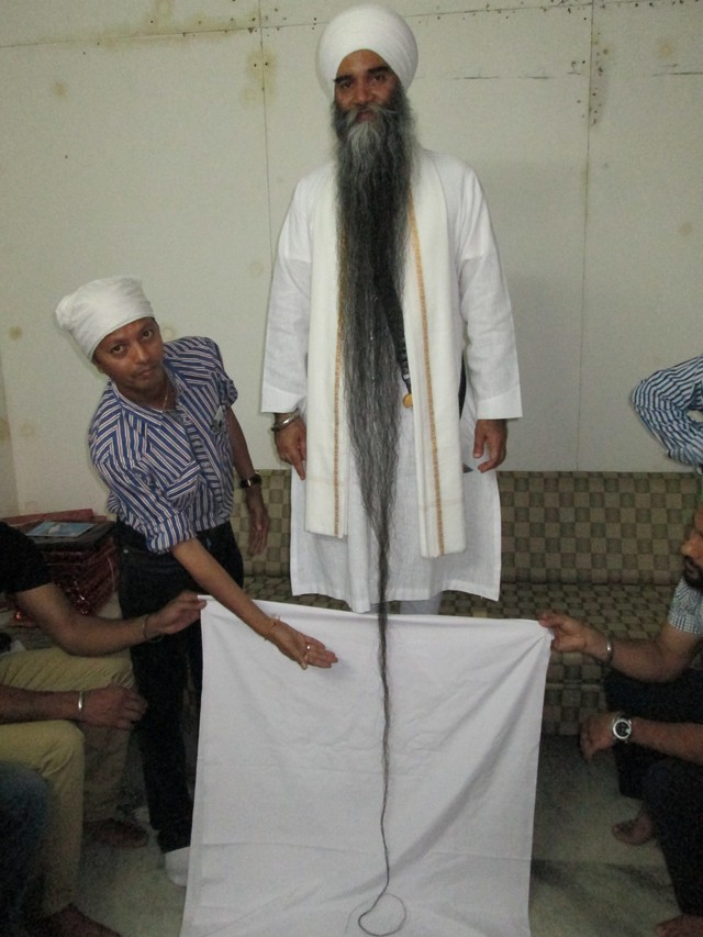 Người đàn ông có bộ râu dài nhất thế giới: 2,54m - Ảnh 3.