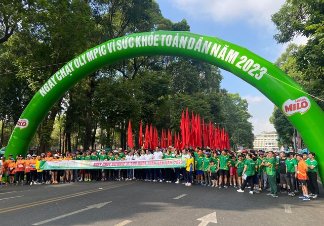 Sôi động 'Ngày chạy Olympic vì sức khỏe toàn dân' - Ảnh 1.