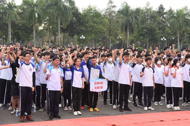 Quảng Ngãi: Gần 1.300 người tham gia chạy bộ vì sức khỏe toàn dân - Ảnh 2.