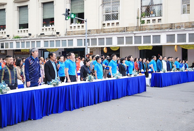 Hàng nghìn người tham gia chạy hưởng ứng Lễ phát động Giải chạy Báo Hà Nội mới  - Ảnh 4.