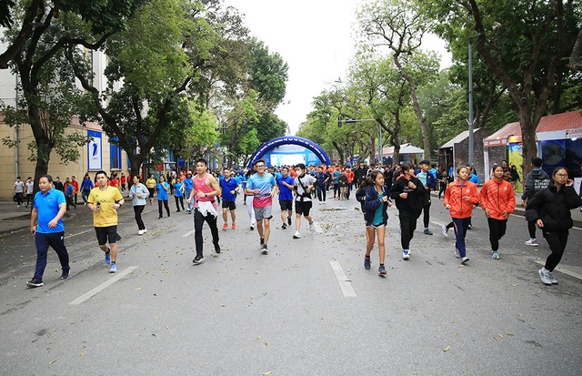 Hàng nghìn người tham gia chạy hưởng ứng Lễ phát động Giải chạy Báo Hà Nội mới  - Ảnh 6.